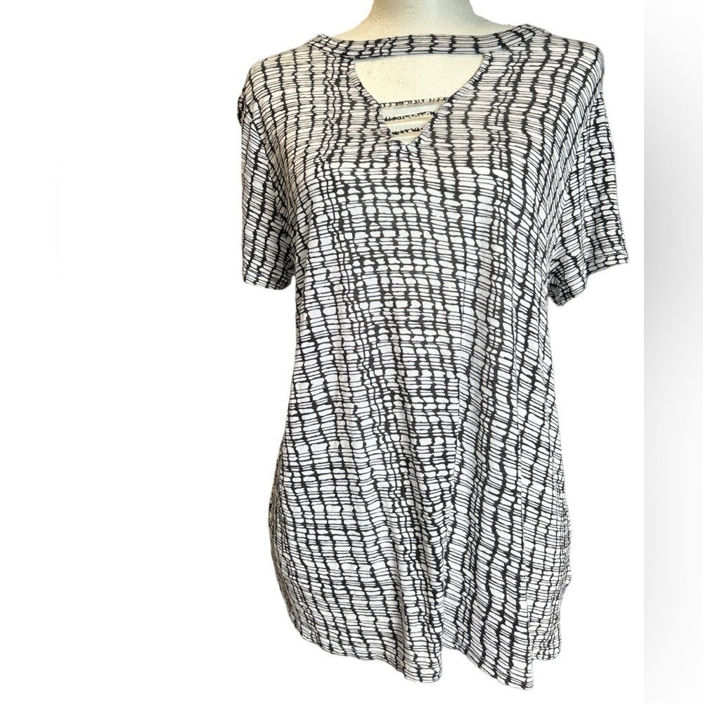 Jennifer Lopez Womens Black‎ White Abstract Print Cutout Cage Neck Rayon Top M